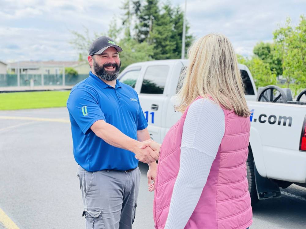 Junk911professional shaking hands with a customer after agreeing to scrap metal removal services in Salem, OR